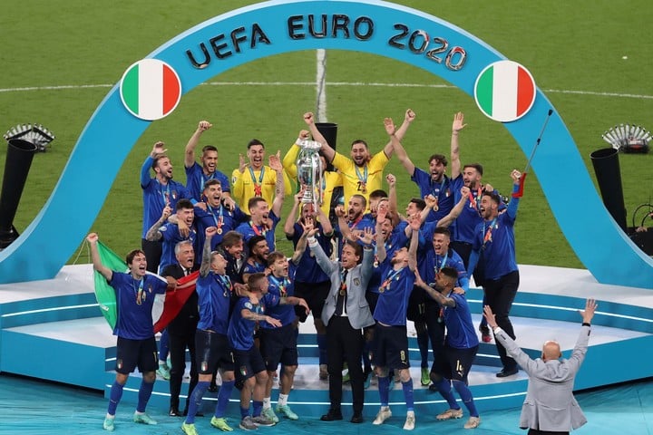 bomba-en-la-seleccion-de-futbol-de-italia:-roberto-mancini-renuncio-como-dt-a-un-ano-de-la-eurocopa