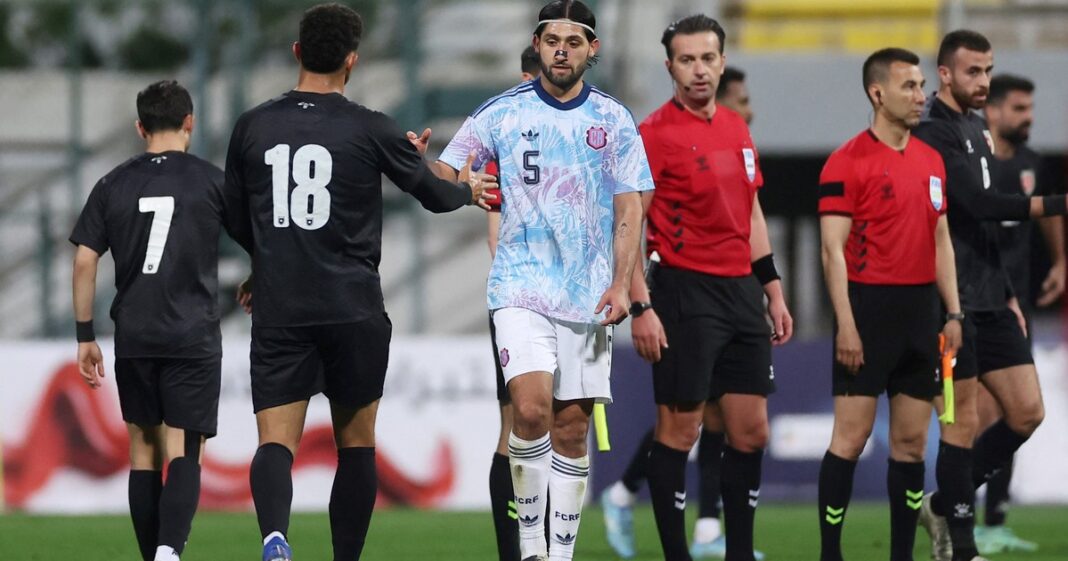 Jugadores de Jordania y Costa Rica durante el partido amistoso en Turquía.