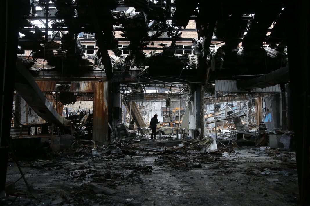 Mapa de la región de Medio Oriente con iconos representativos de conflicto y deporte