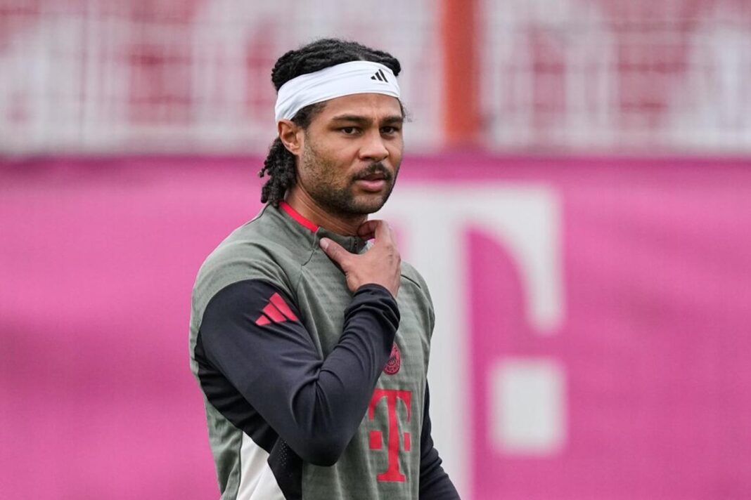 Serge Gnabry, jugador del Bayern de Múnich y la selección alemana, en acción en un partido de fútbol.