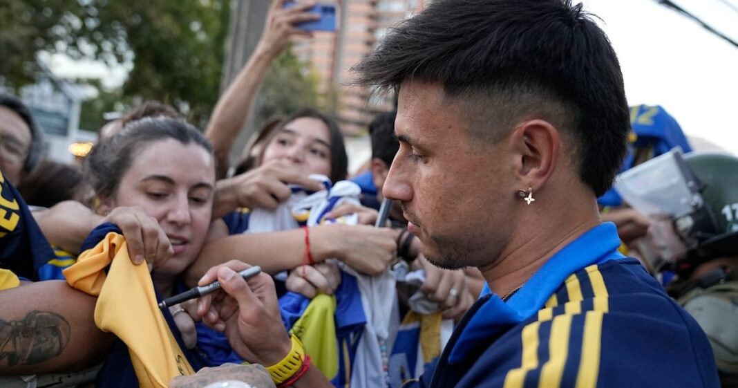 Plantel de Boca Juniors en entrenamiento previo al partido de Copa Libertadores.