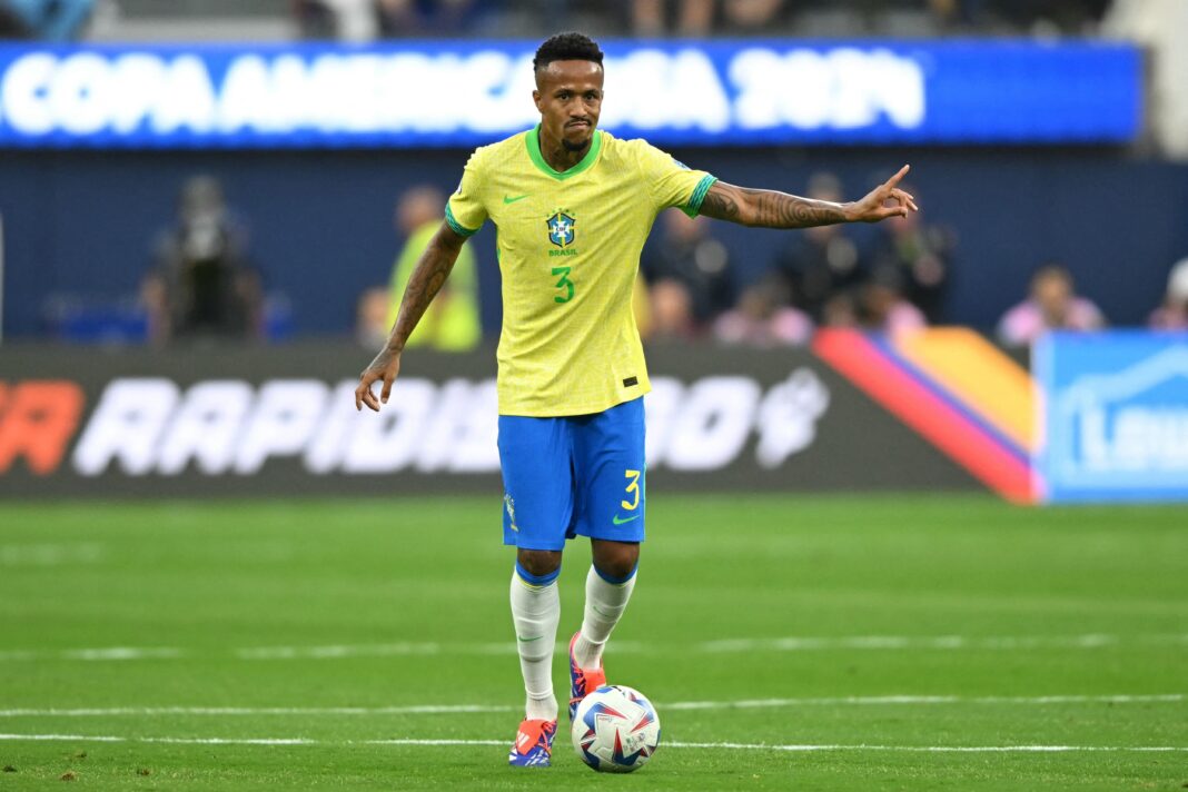 Eder Militao lesionado durante un partido del Real Madrid