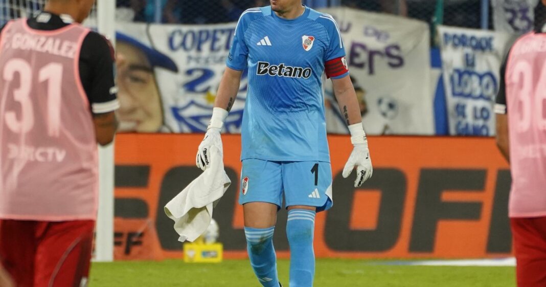 Franco Armani, arquero de River Plate, durante un entrenamiento