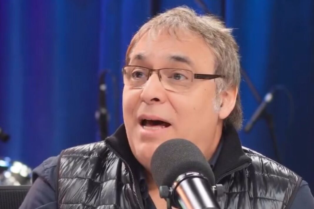 Gabriel Rolón durante su entrevista en el programa radial Perros de la calle