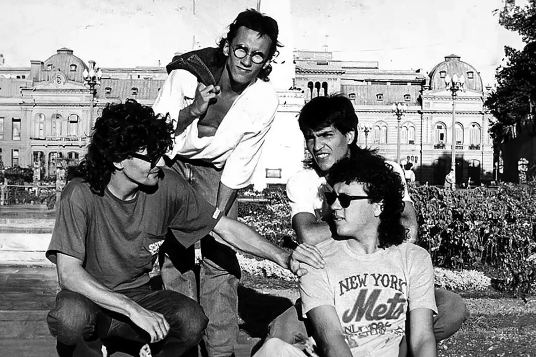 Ilustración de un vinilo o logo de Spotify con la cifra 1.000.000.000 y el título 