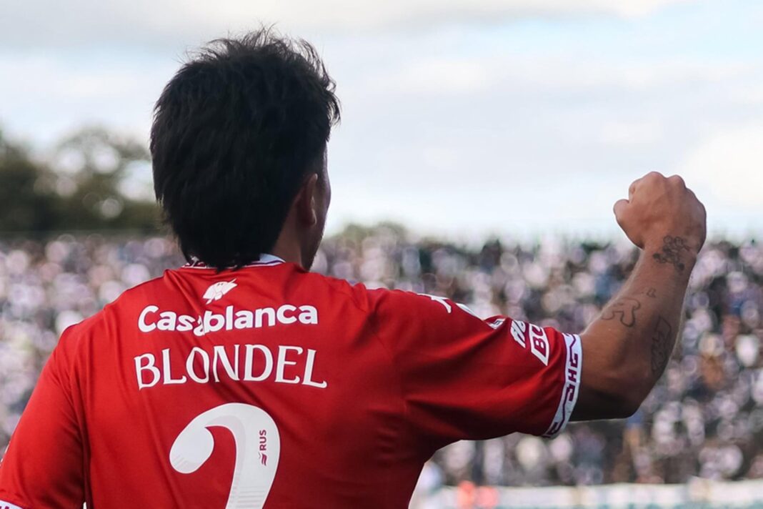 Lucas Blondel, jugador de fútbol, durante una entrevista.