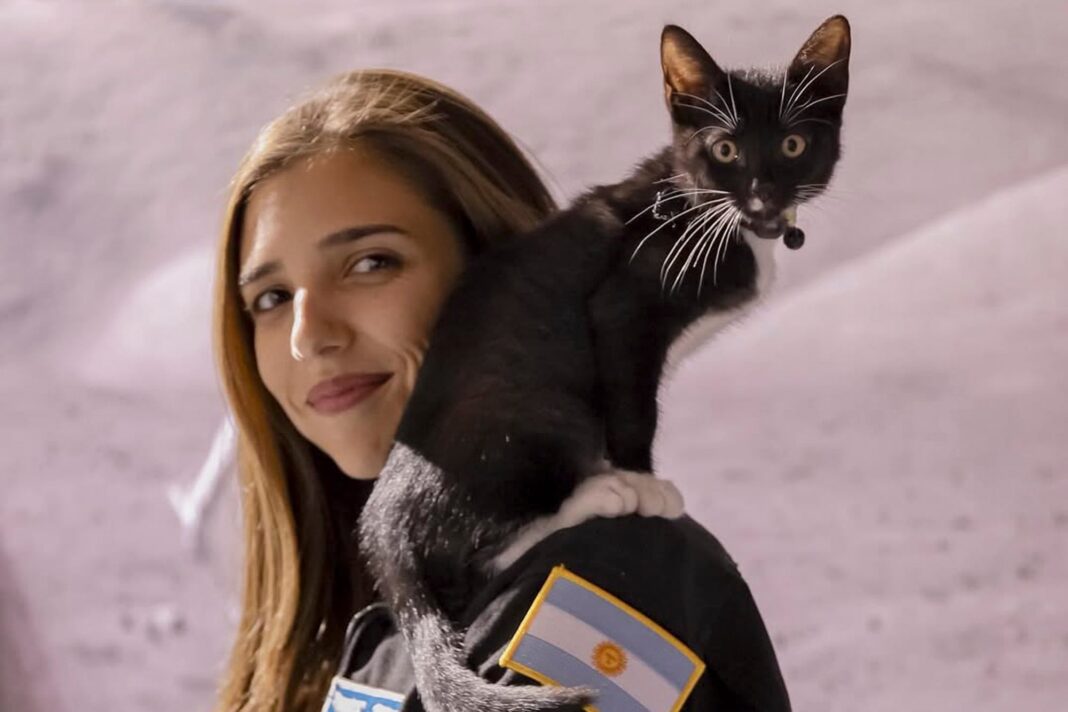 Noel de Castro, ingeniera argentina especialista en bioastronáutica, sonriendo.