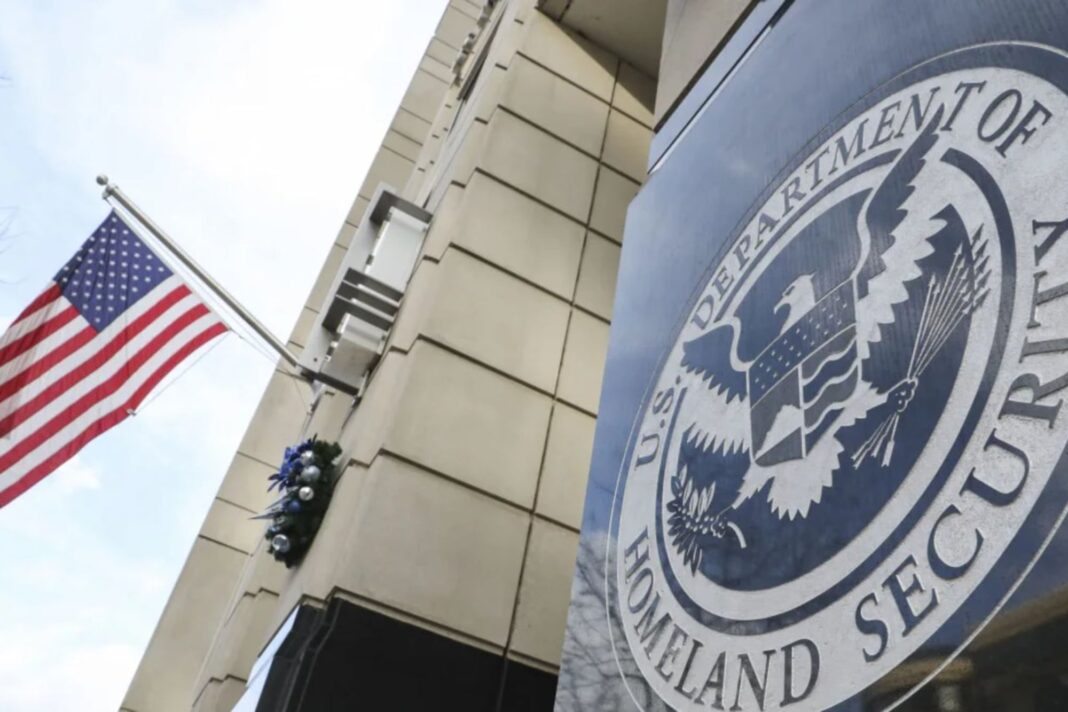 Gráfico ilustrativo sobre deportaciones y política migratoria de Estados Unidos