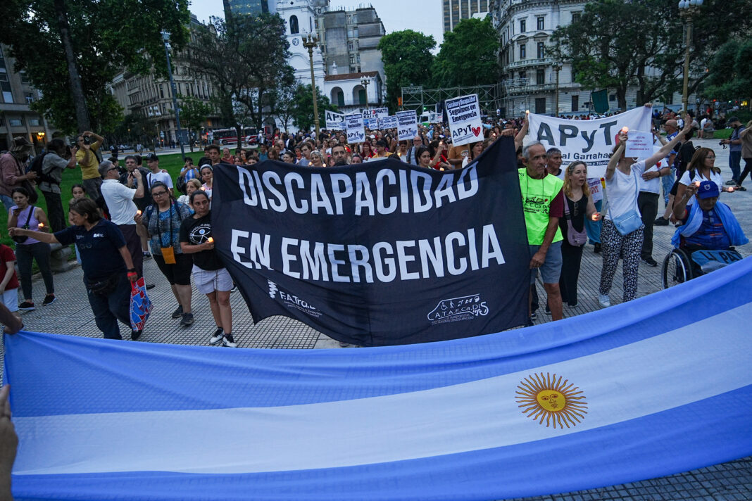 Manifestación de personas con discapacidad y familiares en la vía pública