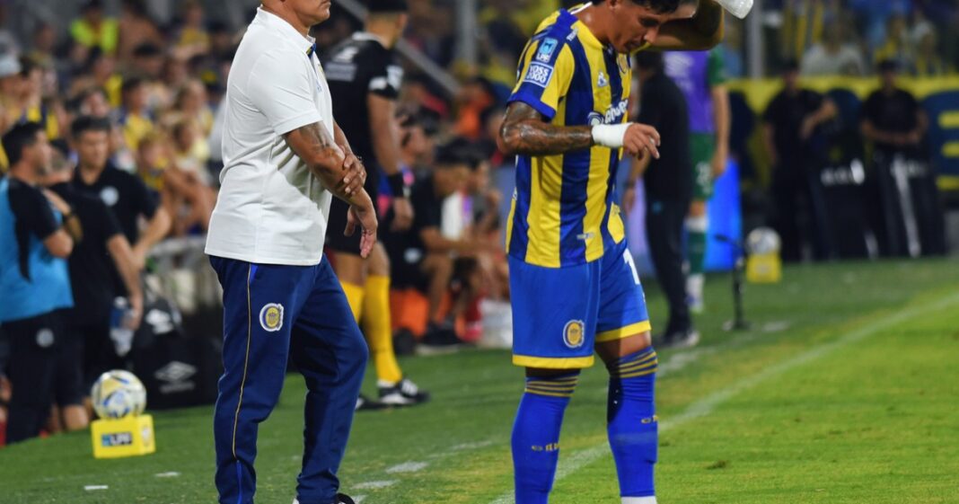 Escudos de Rosario Central y Atlético Tucumán enfrentados, representando el partido de fútbol.