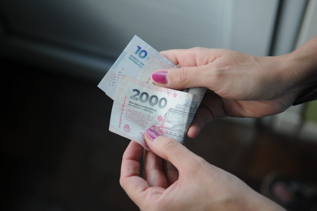 Gráfico de indicadores económicos de Argentina con tendencia a la baja