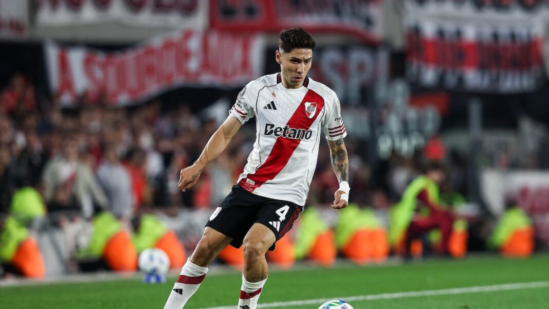 Lionel Messi con la cinta de capitán de la selección argentina