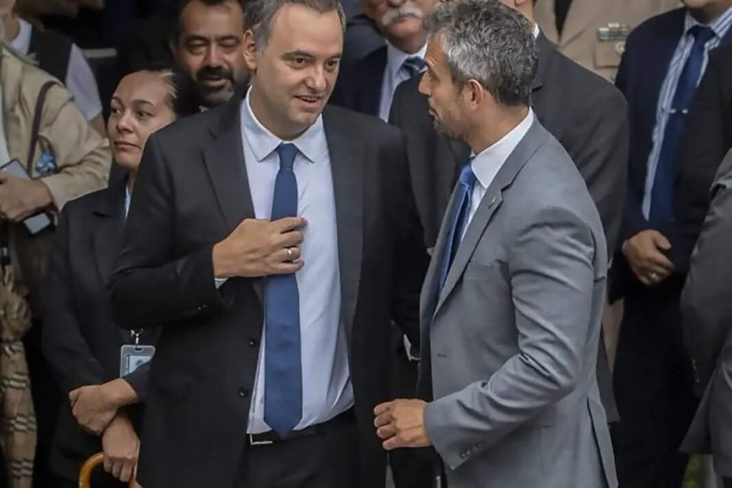 Sesión en la Cámara de Diputados con tribuna libertaria