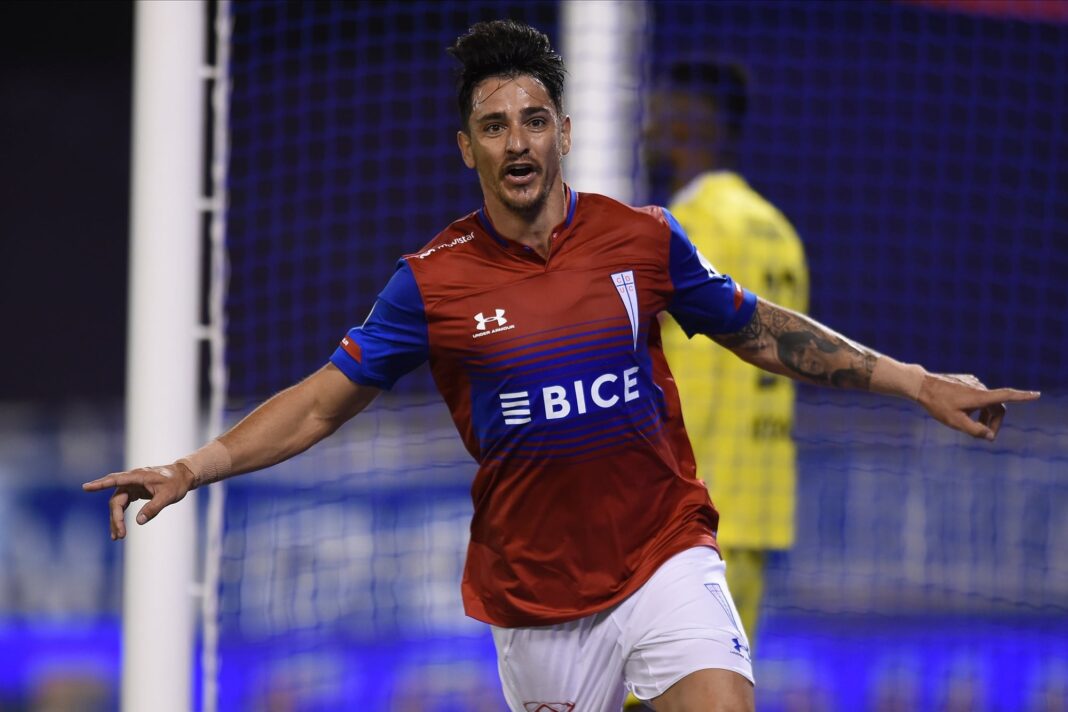 Estadio Claro Arena, sede de Universidad Católica de Chile, preparado para el partido de Copa Libertadores.