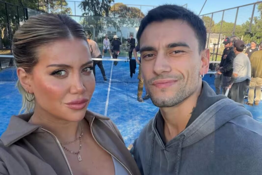 Agustín Bernasconi y Wanda Nara en el set de la película ¿Querés ser mi hijo? en Uruguay