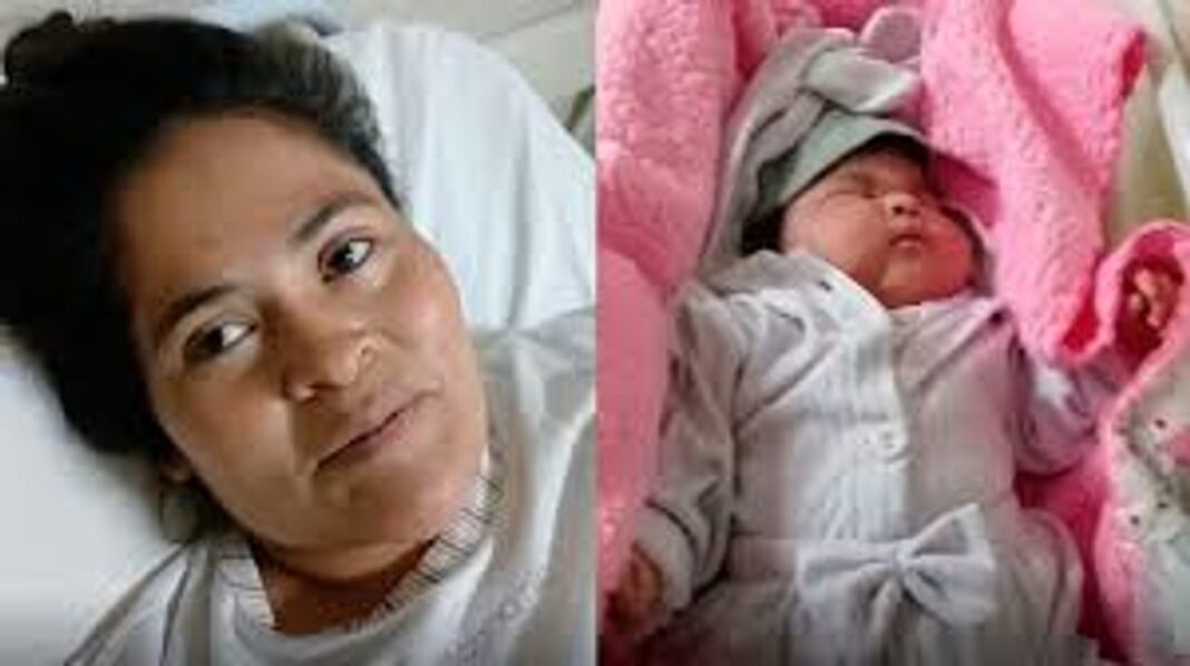Fotografía de la bebé Nazarena, de 6,5 kilos, en el Centro de Salud Banda
