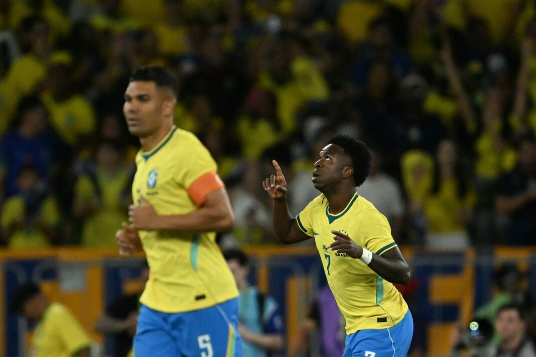 Jugadores de Brasil celebrando un gol en el Maracaná ante Panamá