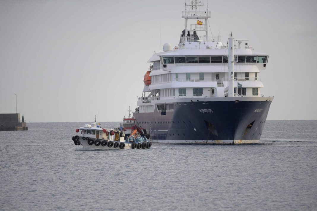 Pasajeros evacuados del crucero MV Hondius en Tenerife por brote de hantavirus