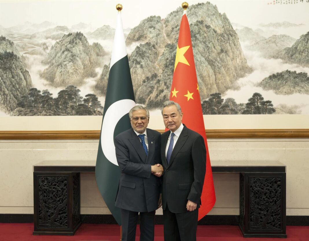 Reunión de ministros de Exteriores de China y Pakistán sobre conflicto en Irán