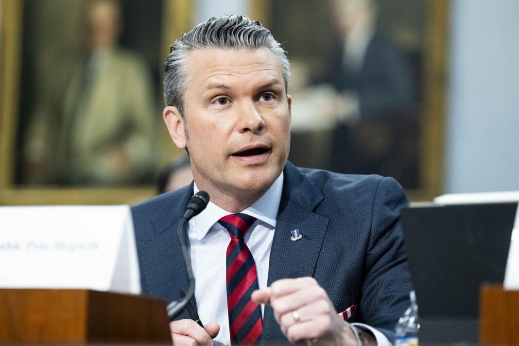 Pete Hegseth durante una conferencia de prensa en el Pentágono