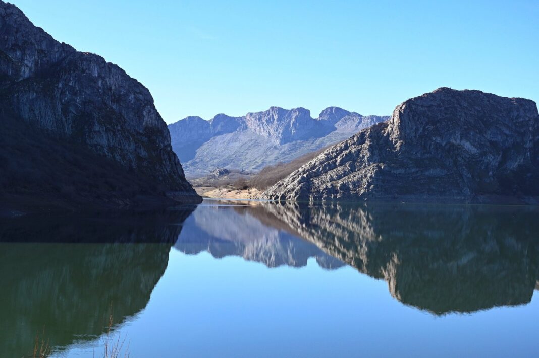 Gráfico de nivel de agua en embalse español