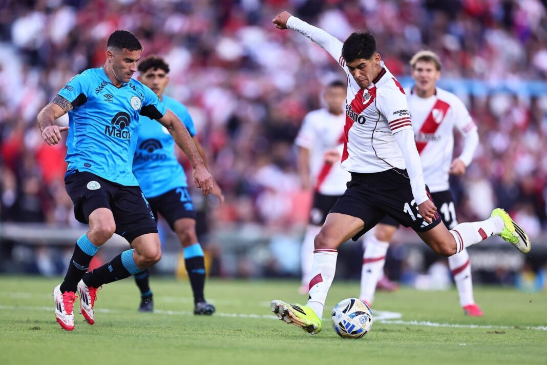 Estadio Mario Alberto Kempes de Córdoba durante un partido de fútbol