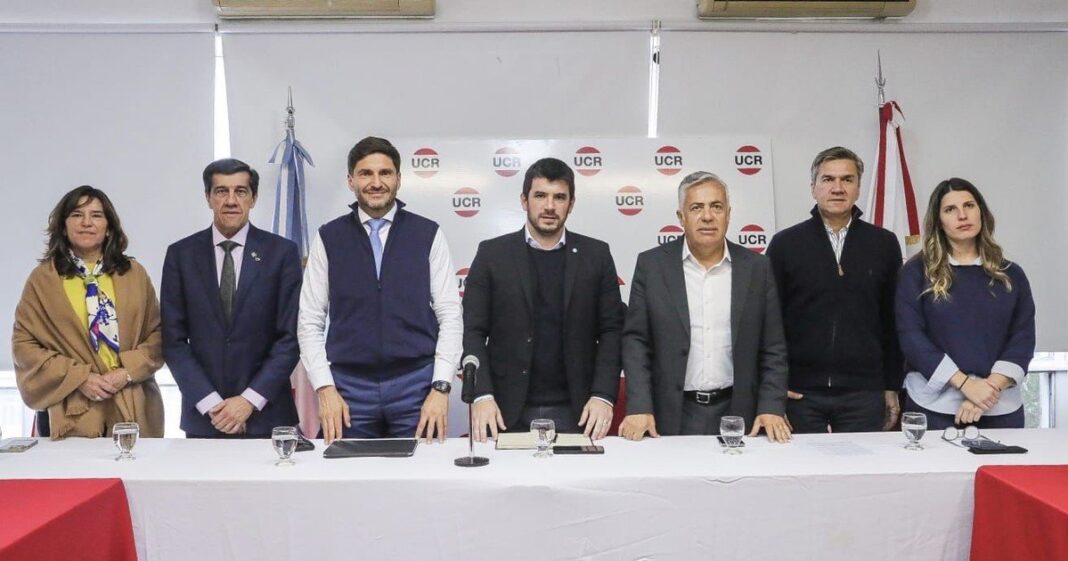 Reunión de gobernadores de la UCR en la sede del Comité Nacional