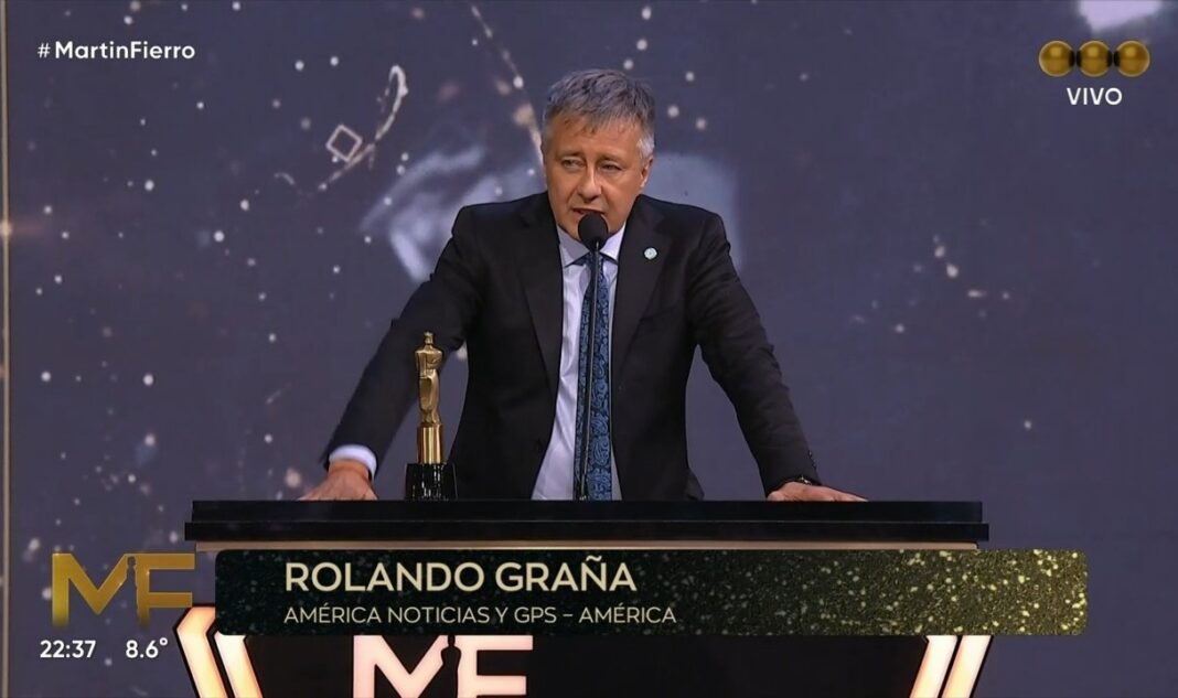 Rolando Graña recibe el Premio Martín Fierro