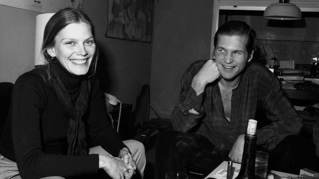 Jeff Bridges y Susan Geston sonriendo juntos