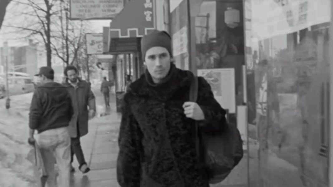 Jeff Buckley en un escenario con guitarra eléctrica