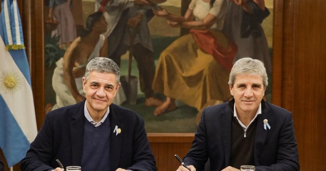 Jorge Macri y Luis Caputo en reunión oficial