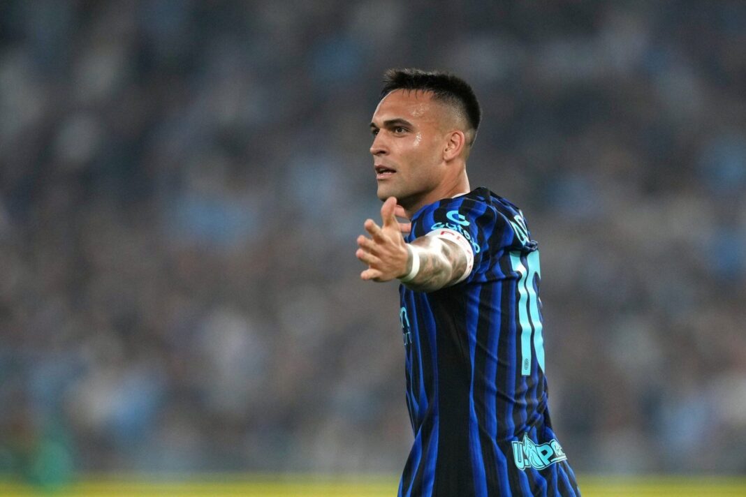 Lautaro Martínez con la camiseta del Inter durante un partido de la Serie A