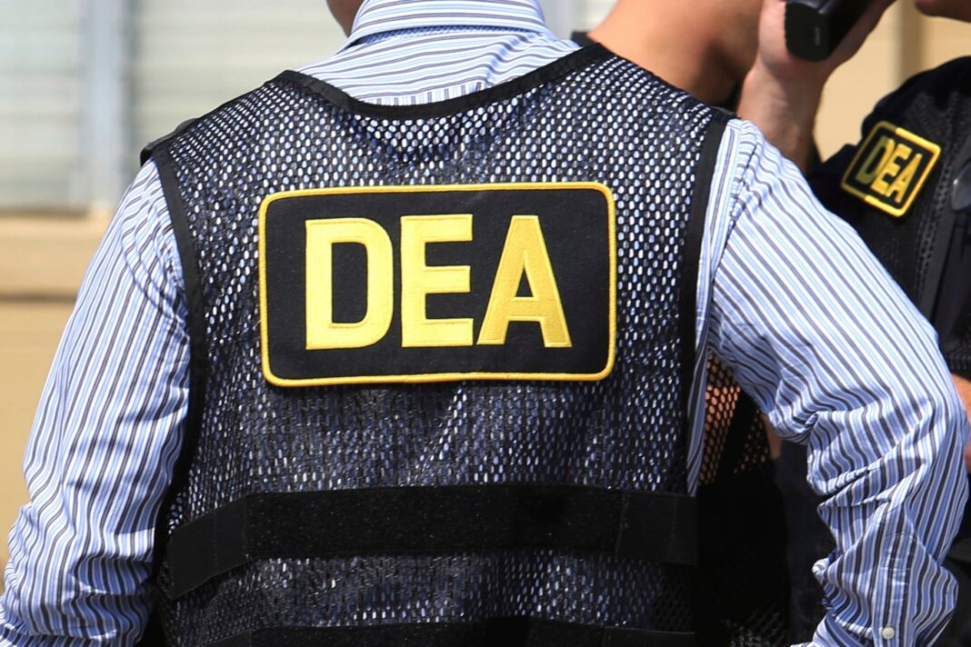 Ficha de Iván Archivaldo Guzmán Salazar en la lista de los más buscados por la DEA