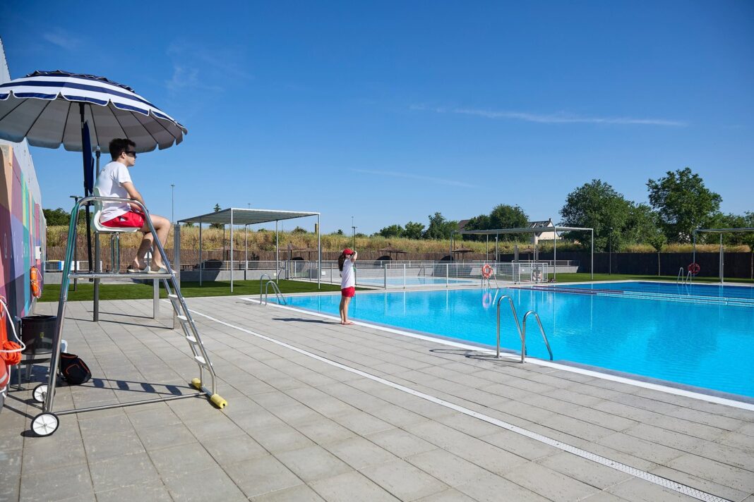 Piscina municipal al aire libre en Madrid