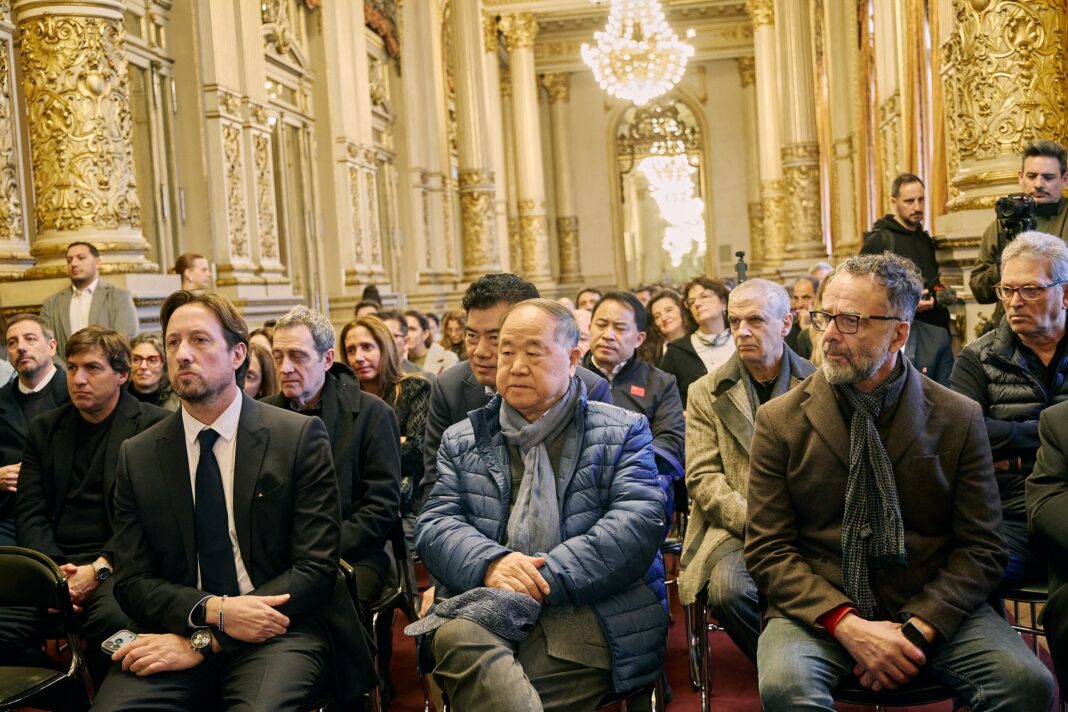 Mo Yan en el Salón Dorado del Teatro Colón durante el homenaje