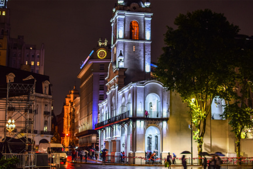 Fachada del Museo Histórico Nacional del Cabildo y la Revolución de Mayo en Buenos Aires