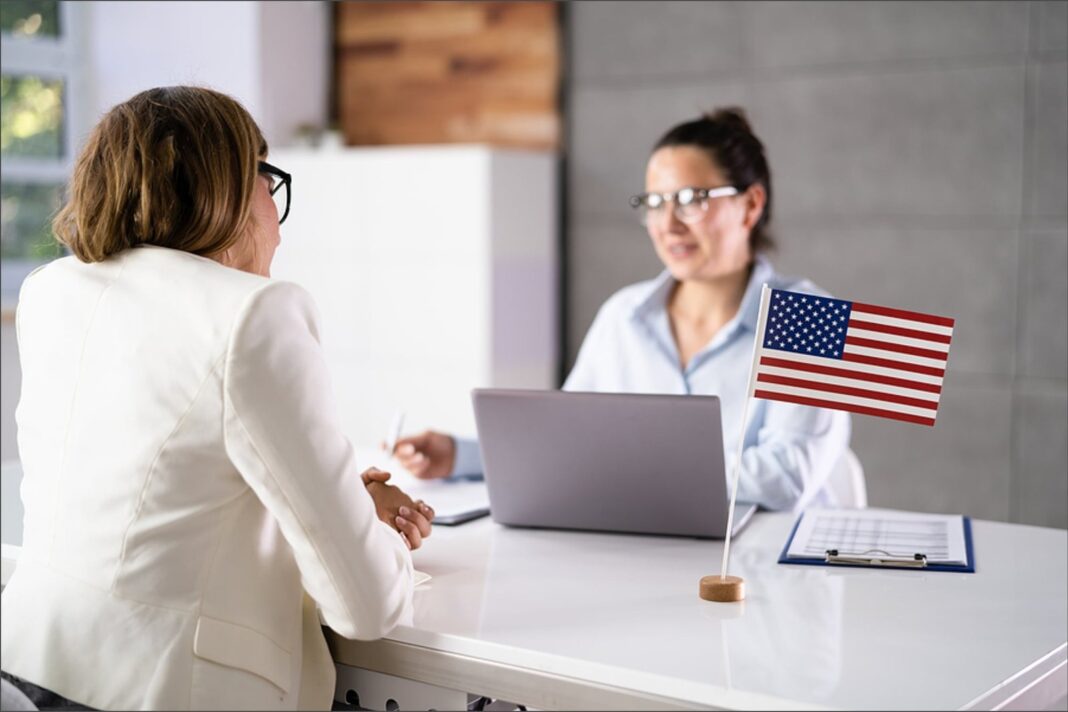 Solicitante de asilo en una oficina de Uscis en Florida