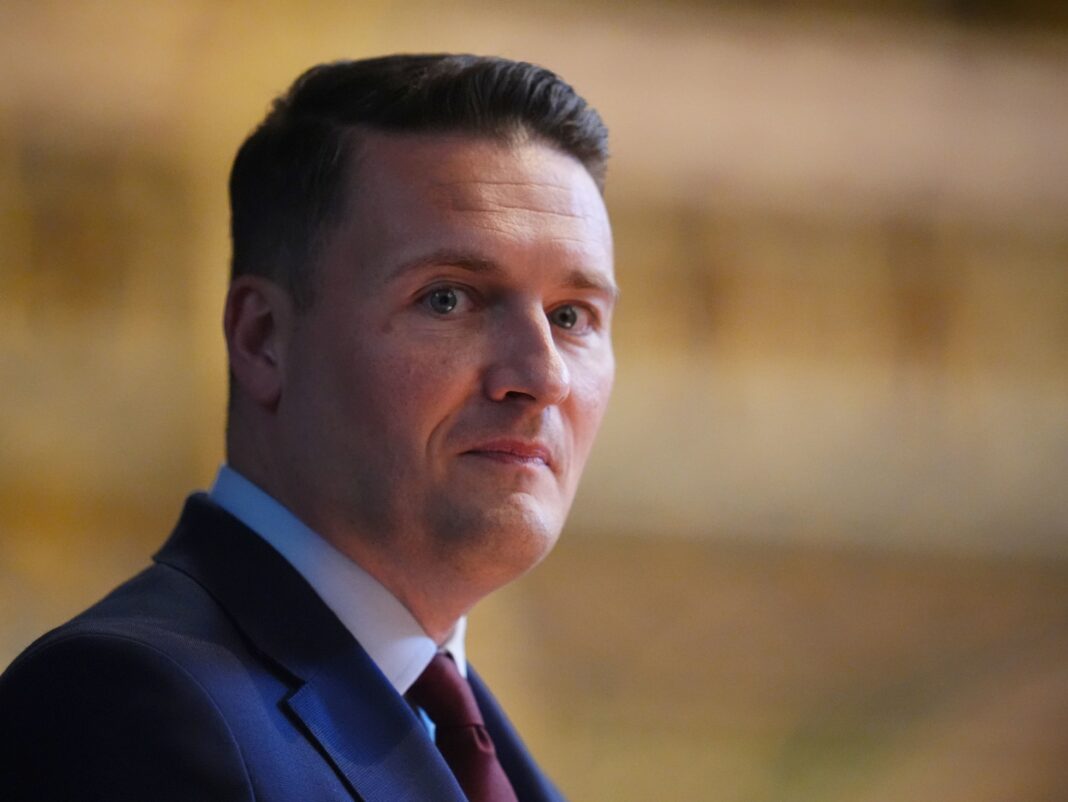 Wes Streeting, ministro de Salud británico, en una conferencia de prensa