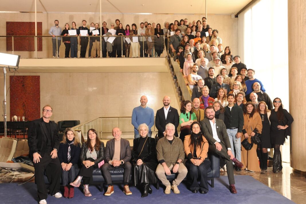 Diplomas de nominaciones a los Premios Sur 2025 en el Teatro San Martín