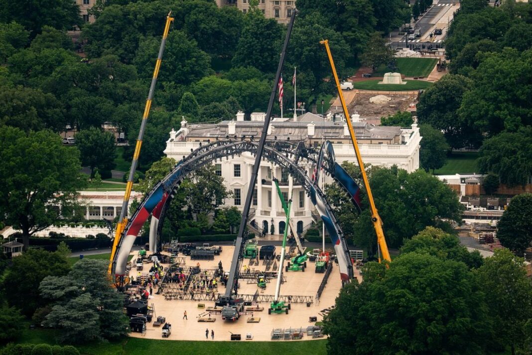 Construcción del octágono de UFC en el jardín sur de la Casa Blanca