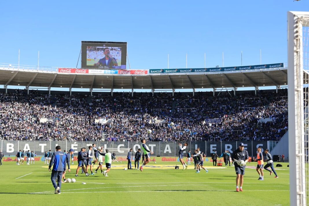 Estadio Mario Alberto Kempes con hinchas de Talleres y Belgrano en la previa del clásico
