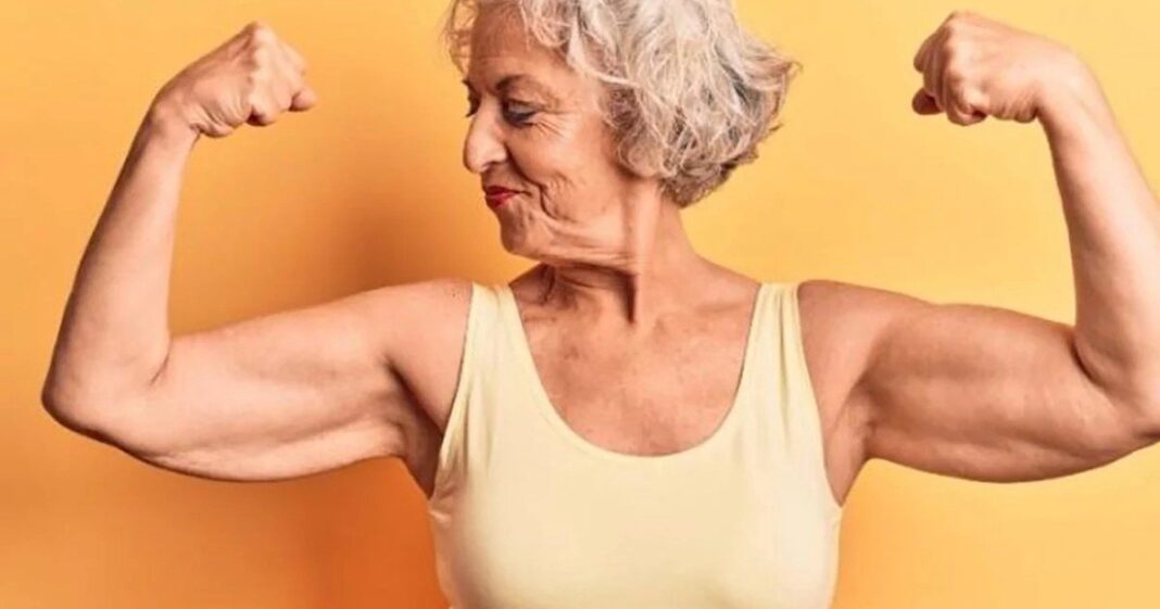 Persona realizando trabajo de fuerza en un gimnasio
