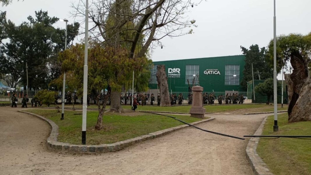 Polideportivo Gatica de Villa Domínico donde se realizará el velatorio del Indio Solari