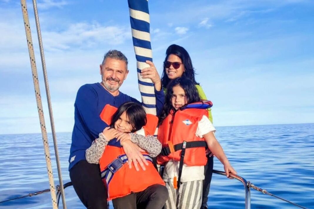 Familia argentina en un velero en España