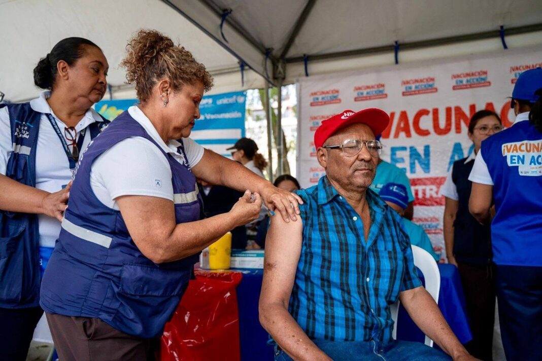 Vacunación contra el sarampión en Guatemala durante la Semana de Vacunación de las Américas