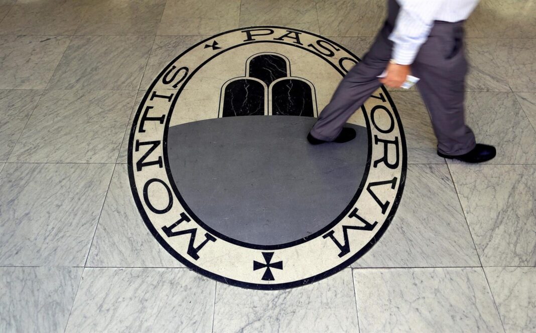 Sede de Intesa Sanpaolo en Milán, Italia