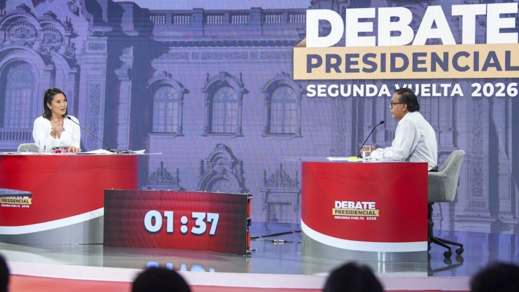 Keiko Fujimori y Roberto Sánchez durante el debate presidencial 2026