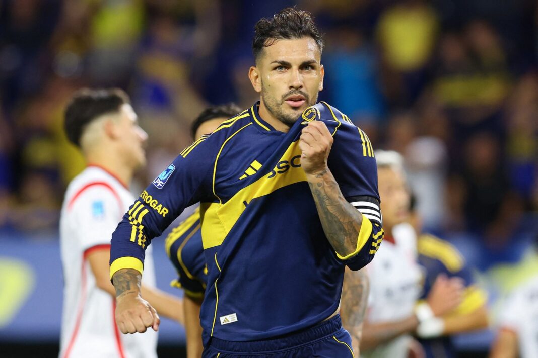 Leandro Paredes con la camiseta de Boca Juniors durante un partido