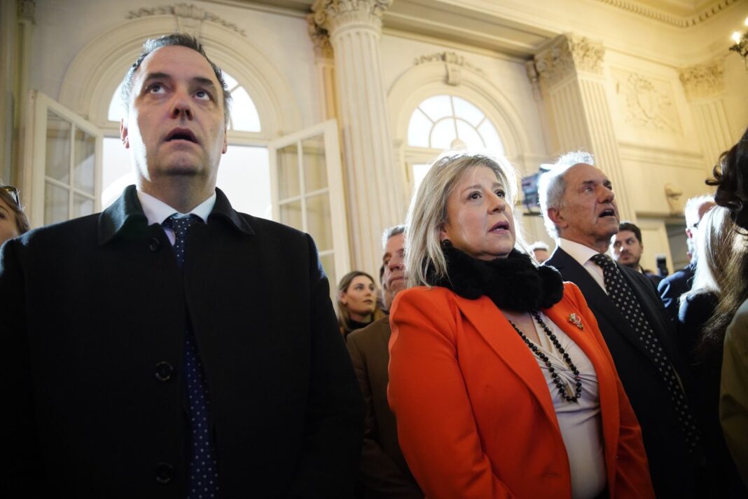 Asistentes a la recepción en la embajada de Italia por el aniversario del Día de la República