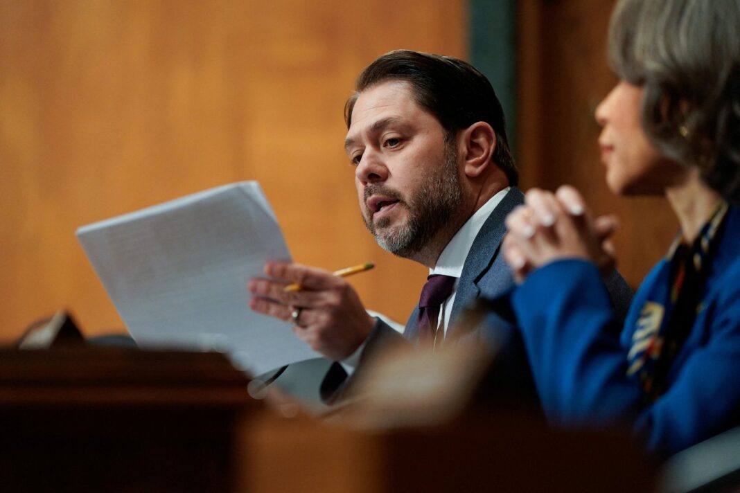 Senador Rubén Gallego en el Capitolio de Estados Unidos